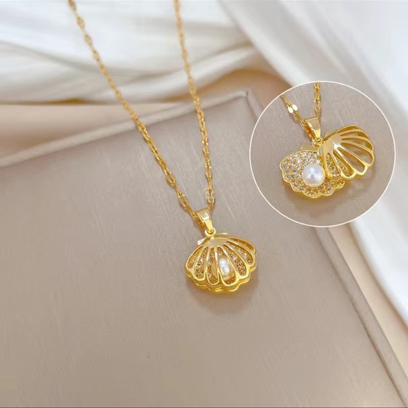 Gold 18k Plated Sea Shell Pearl Pendant Necklace - Picture 5 of 6